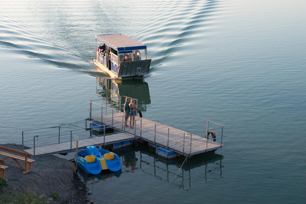 Aquamarine Resort Akshi Bagian luar foto