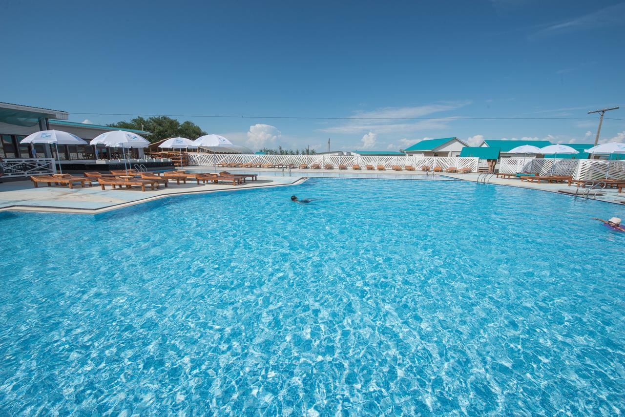 Aquamarine Resort Akshi Bagian luar foto