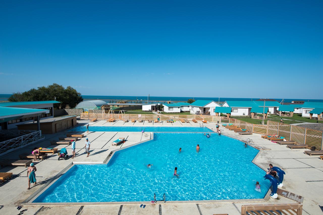 Aquamarine Resort Akshi Bagian luar foto