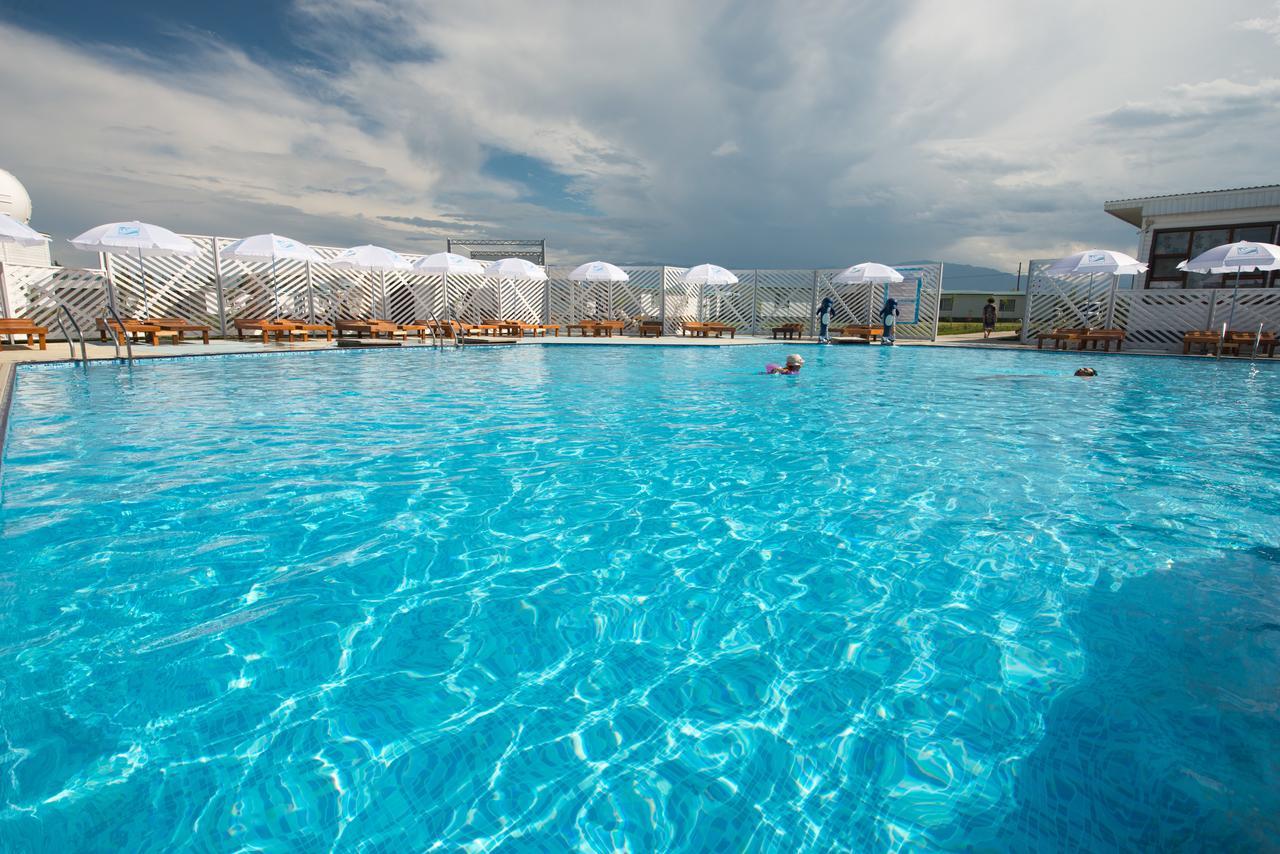 Aquamarine Resort Akshi Bagian luar foto